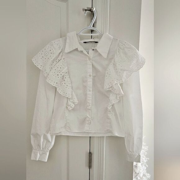 💝Zara eyelet ruffle button up top size small - Picture 1 of 5
